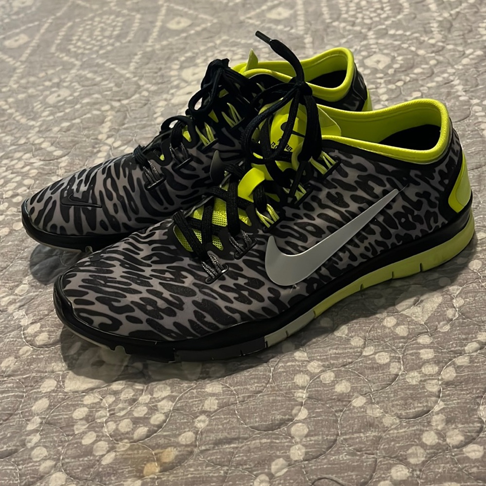 Nike women’s sneakers. In perfect condition.